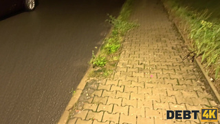Молодой русской девке Una Fairy пришлось сексом рассчитываться за свои долги